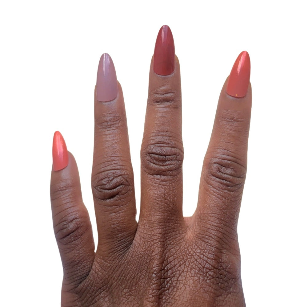 Shop the Autumn Spice Press-On Kit at Bloom Gloss Co. This 72-count almond nail set features a warm earthy high-gloss finish for cozy daily DIY manicures.